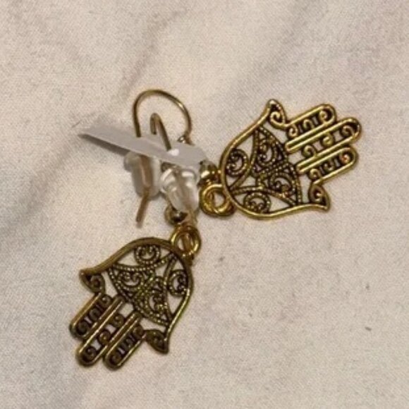 This is a pair of Hamsa hand earrings. Brand new Brass surgical metal nwt - Picture 1 of 2